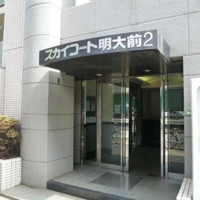 
						エントランス