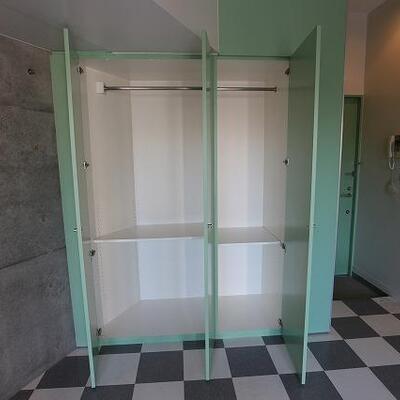 
						収納