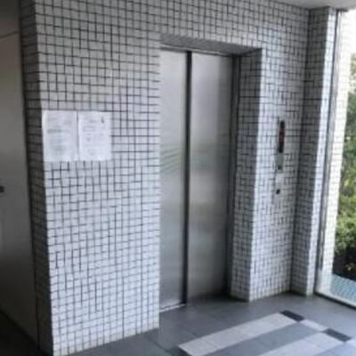 
						エレベーター