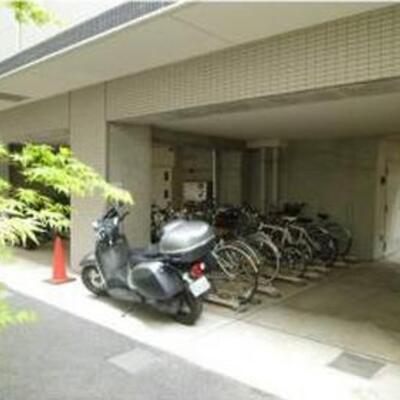 
						駐輪場