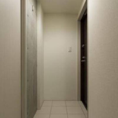 
						玄関