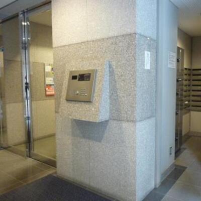
						エントランス