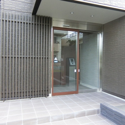
						エントランス