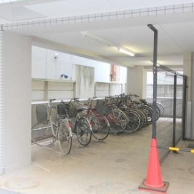 
						駐輪場