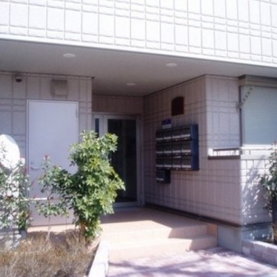 
						エントランス