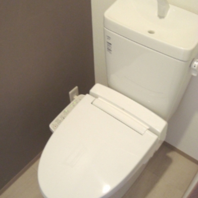 
						トイレ