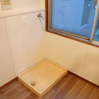 
						洗濯機置き場