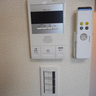 
						モニター
