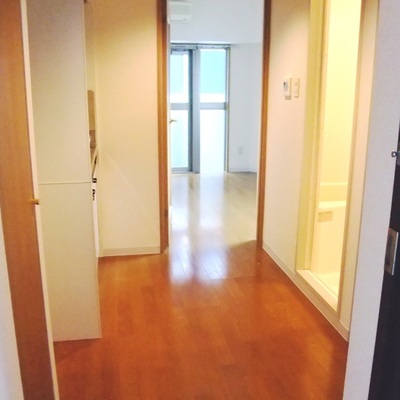 
						玄関
