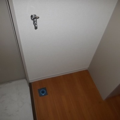 
						洗濯機置き場