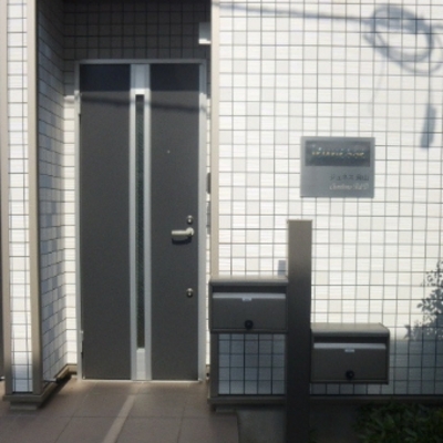 
						エントランス