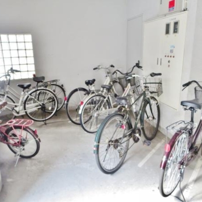 
						自転車置場