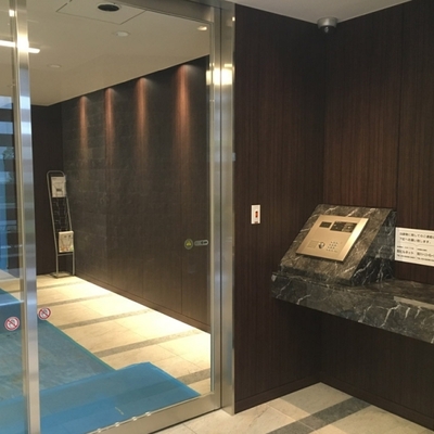 
						エントランス