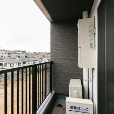 
						バルコニー