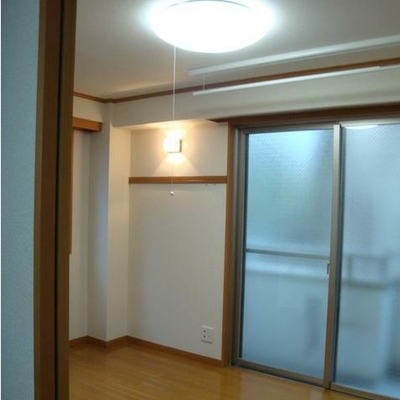 
						室内