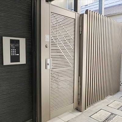 
						エントランス