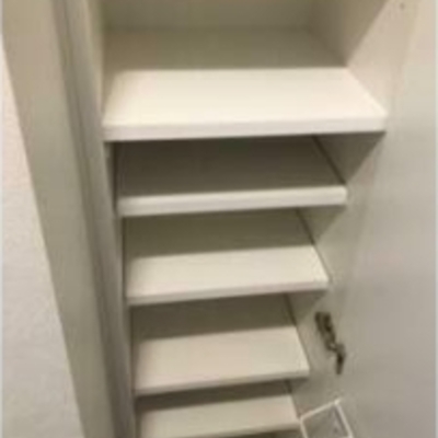 
						収納