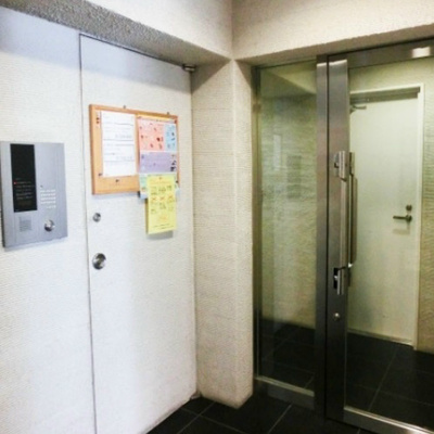 
						エントランス