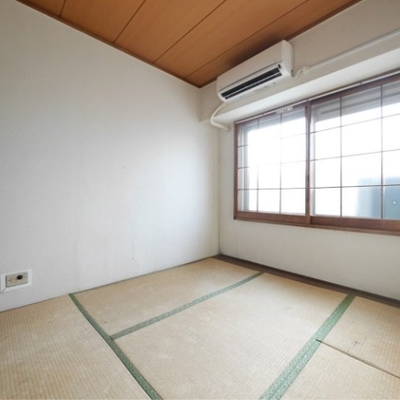 
						室内