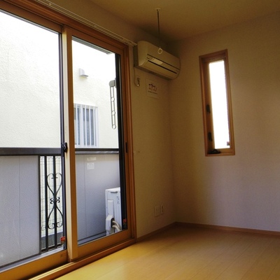 
						室内