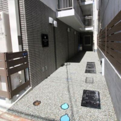 
						エントランス