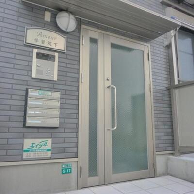 
						エントランス