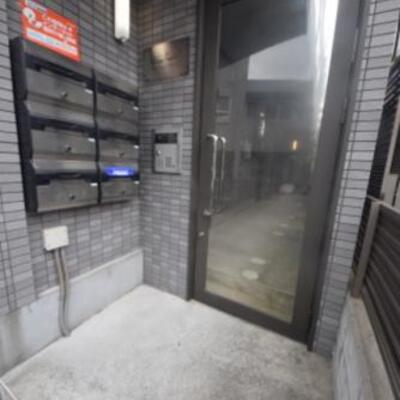 
						エントランス