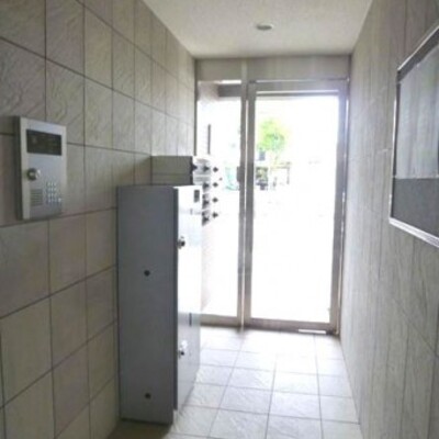 
						エントランス