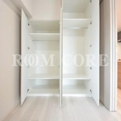 
						収納