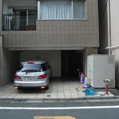 
						駐車スペース