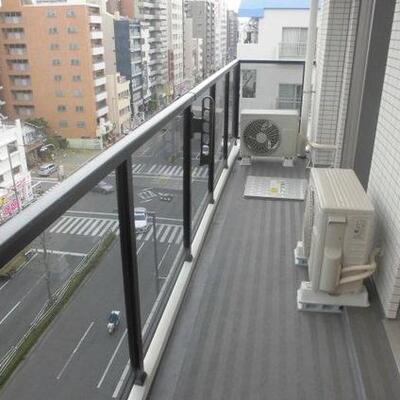 
						バルコニー