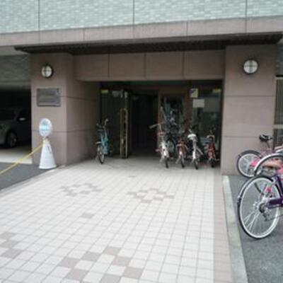 
						エントランス