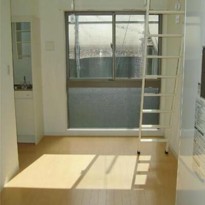 
						室内