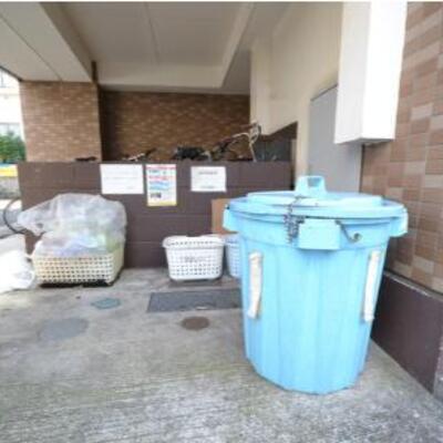 
						共用施設