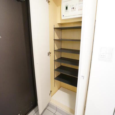 
						玄関・シューズボックス