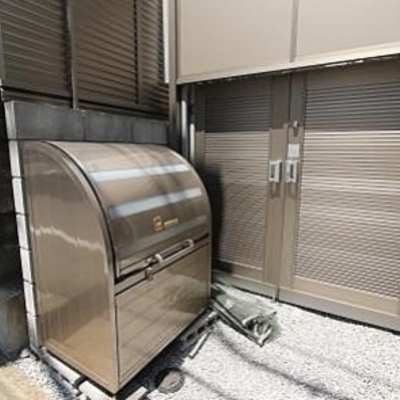 
						ゴミ置き場