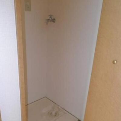 
						洗濯機置き場