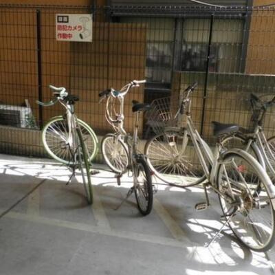
						自転車置き場
