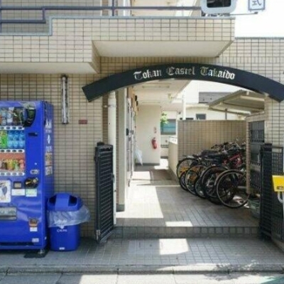 
						エントランス