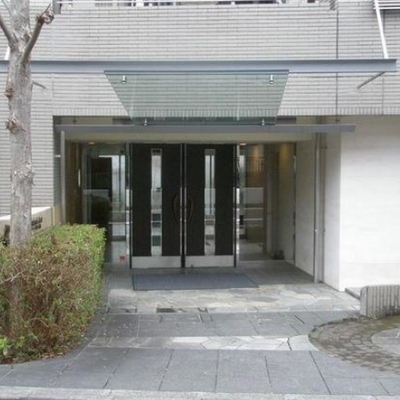 
						エントランス
