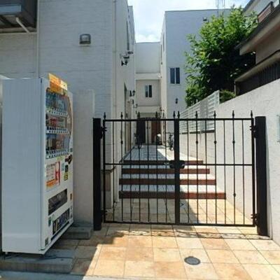 
						エントランス