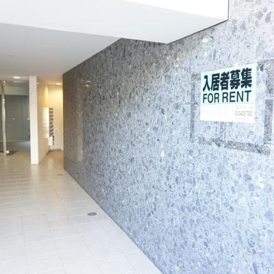 
						エントランス