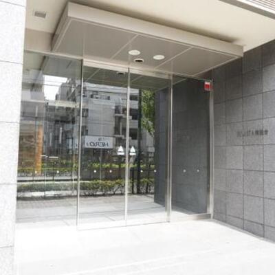 
						エントランス