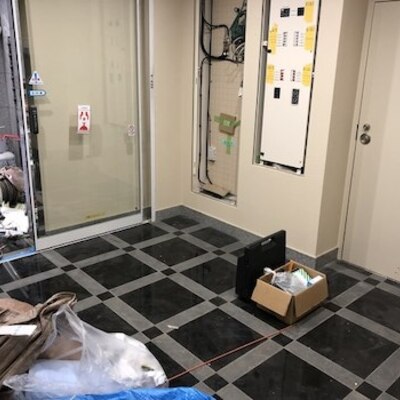 
						エントランス