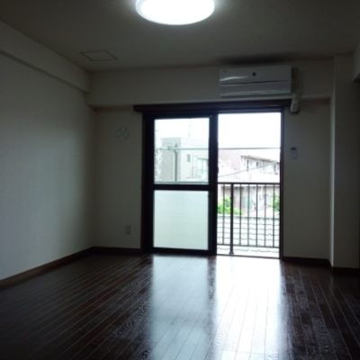 
						室内