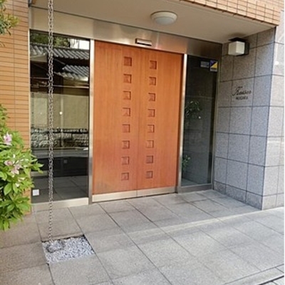 
						エントランス