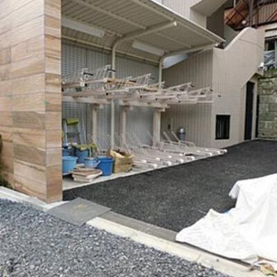 
						駐輪場