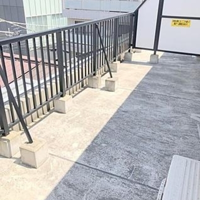 
						屋上