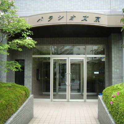 
						エントランス