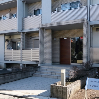 
						エントランス